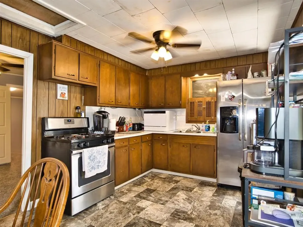 10 Claremont Avenue Bristol RI 02809