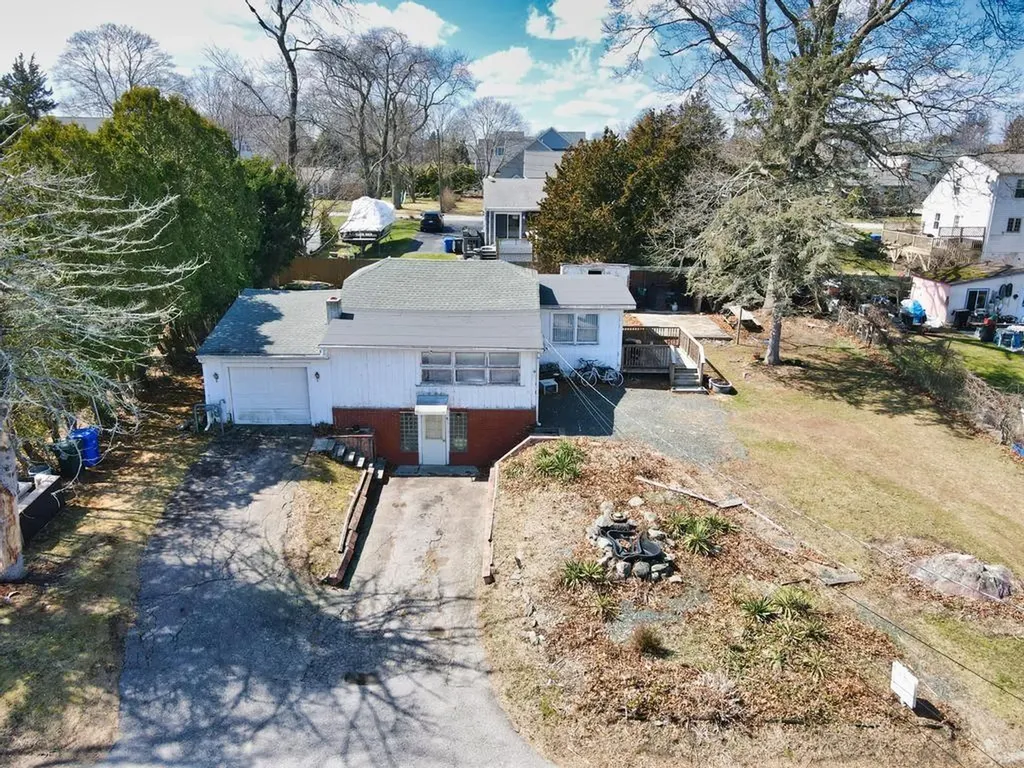 10 Claremont Avenue Bristol RI 02809