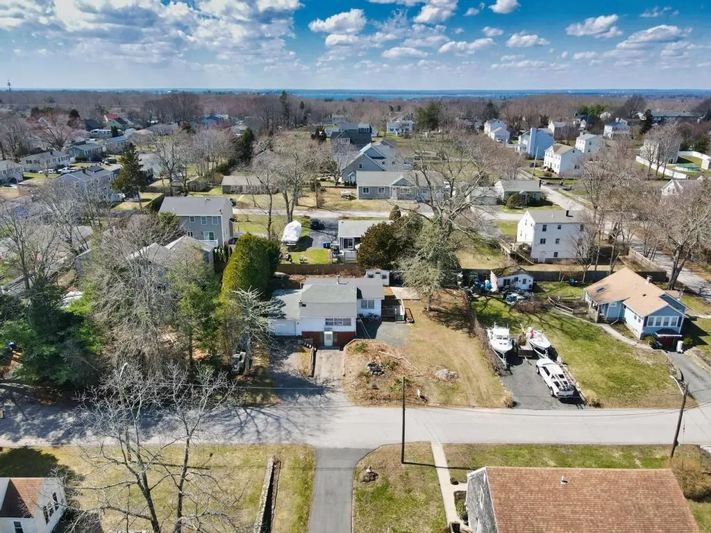 10 Claremont Avenue Bristol RI 02809