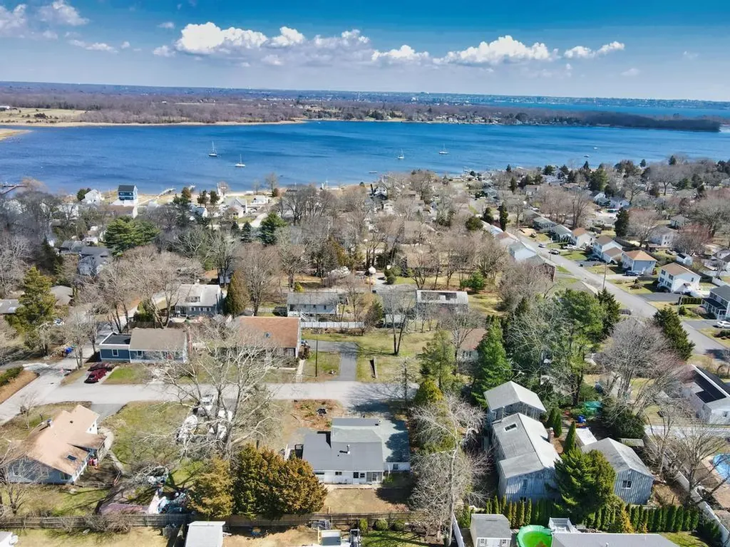 10 Claremont Avenue Bristol RI 02809