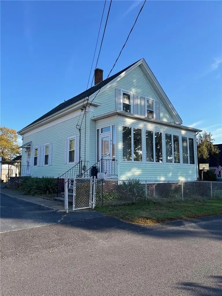 11 Cole Street Bristol RI 02809