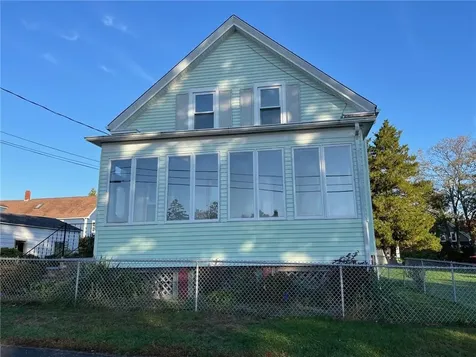 11 Cole Street Bristol RI 02809