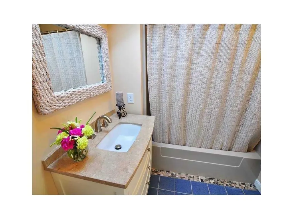 26 Peggy Lane Portsmouth RI 02871