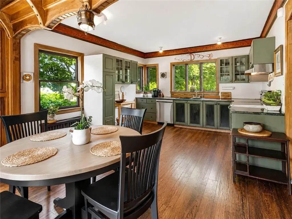 219 Nanaquaket Road Tiverton RI 02878
