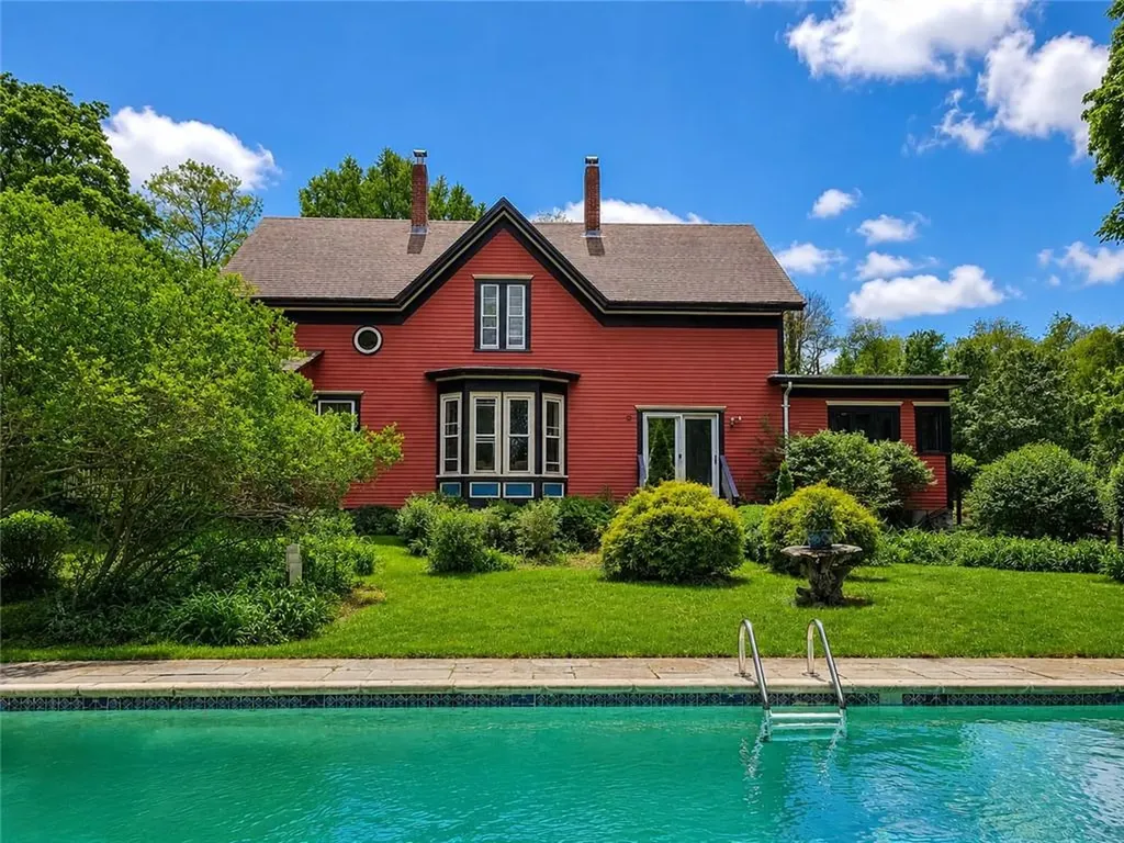 219 Nanaquaket Road Tiverton RI 02878