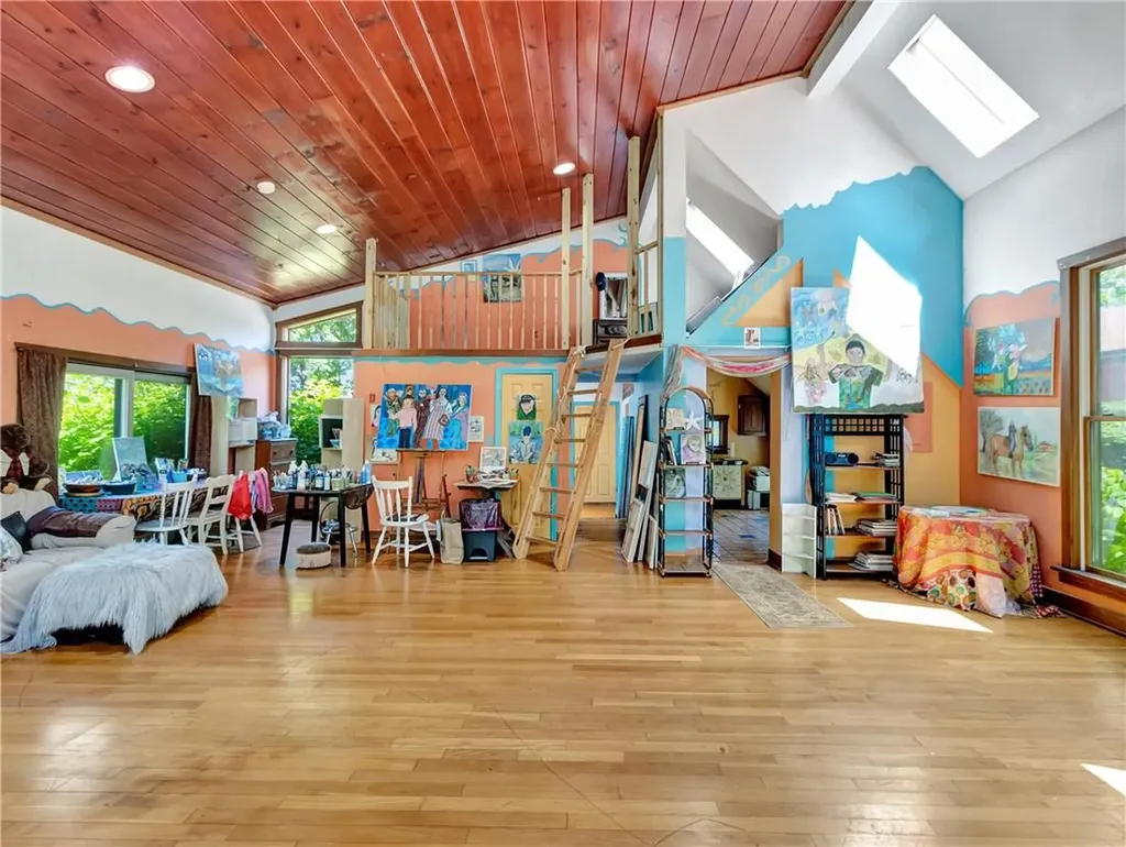 219 Nanaquaket Road Tiverton RI 02878