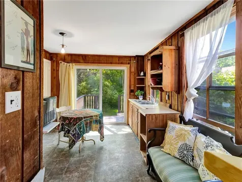 219 Nanaquaket Road Tiverton RI 02878