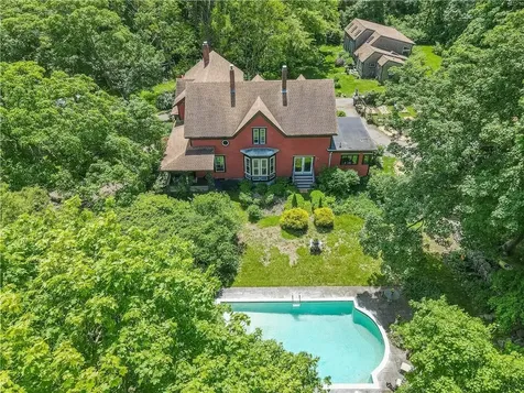 219 Nanaquaket Road Tiverton RI 02878