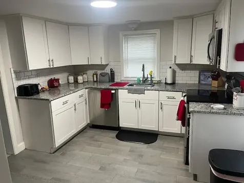 15 Rock Street Bristol RI 02809