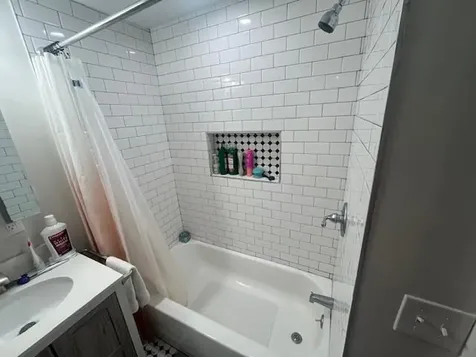 15 Rock Street Bristol RI 02809