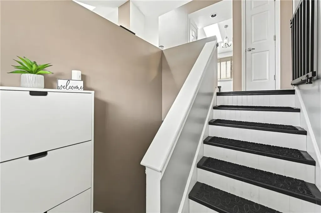 32 Sarah Lane Warwick RI 02889