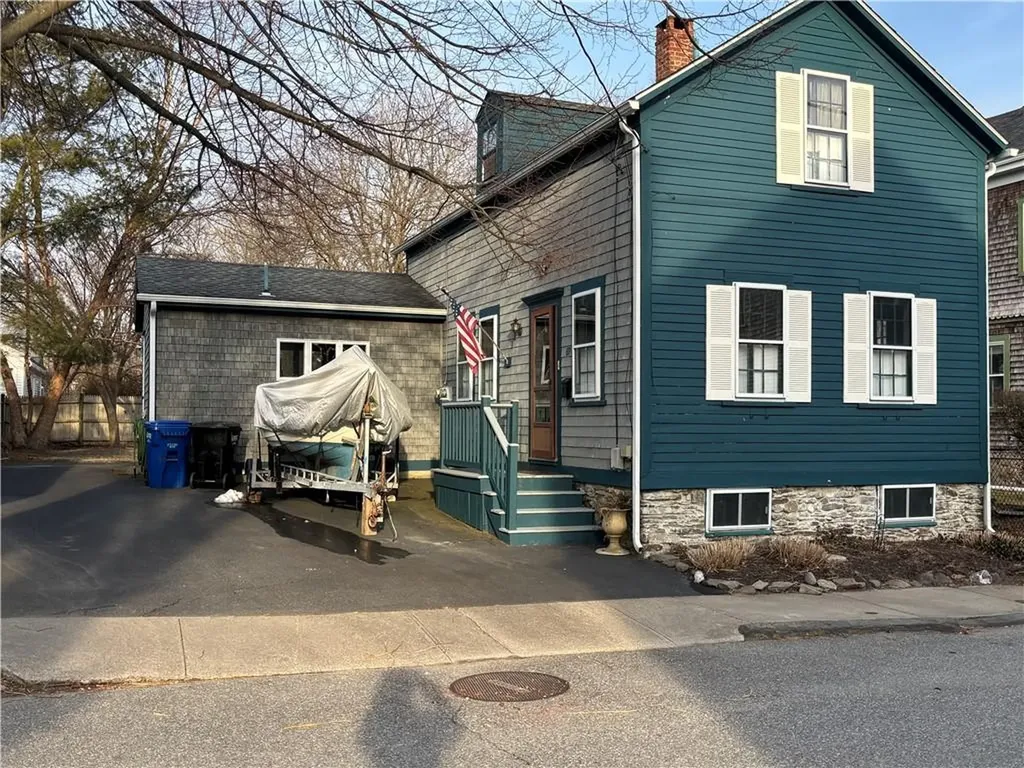 69 Kingston Avenue Newport RI 02840