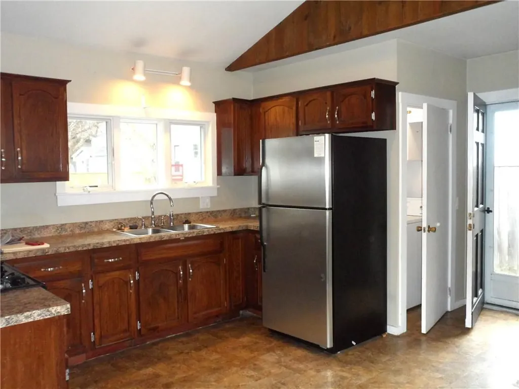 69 Kingston Avenue Newport RI 02840