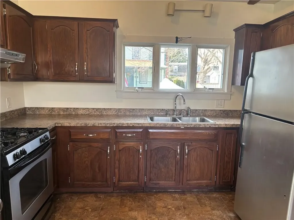 69 Kingston Avenue Newport RI 02840