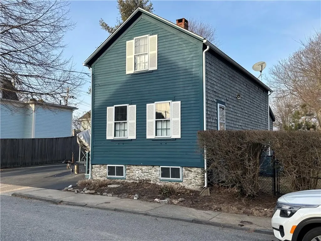 69 Kingston Avenue Newport RI 02840