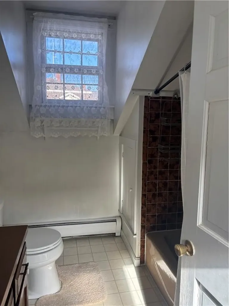 69 Kingston Avenue Newport RI 02840