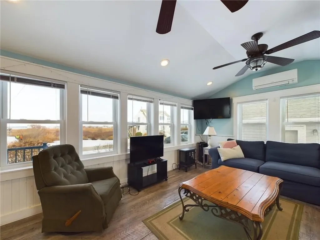 10 Avenue D Avenue Narragansett RI 02882