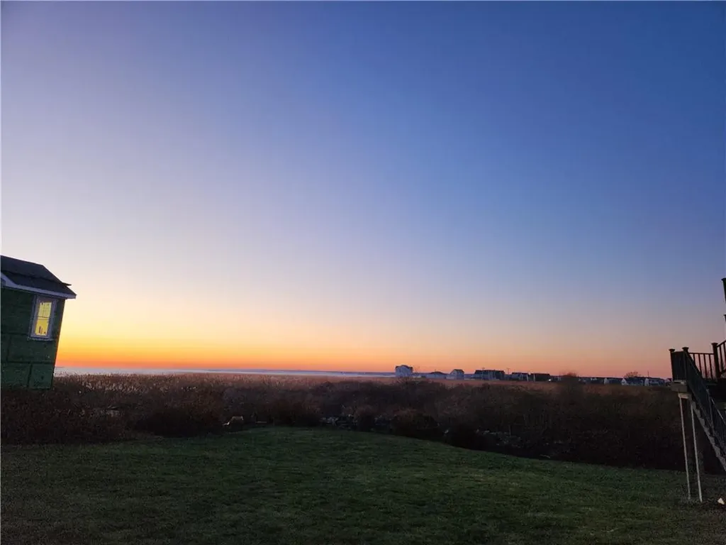 10 Avenue D Avenue Narragansett RI 02882