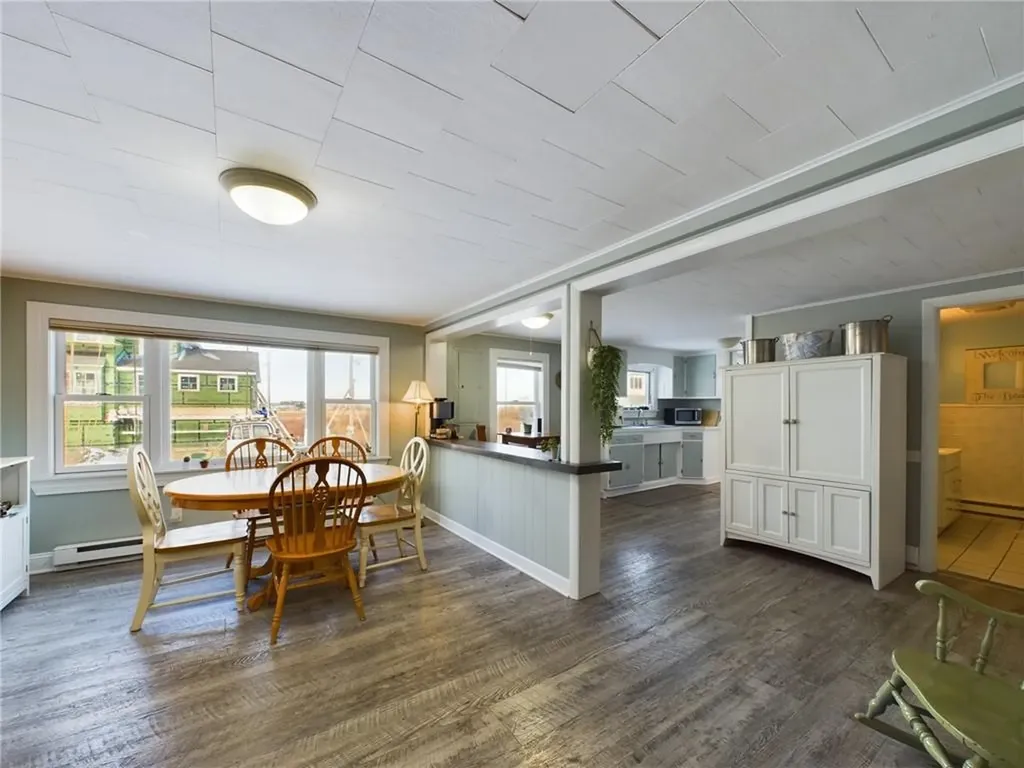 10 Avenue D Avenue Narragansett RI 02882