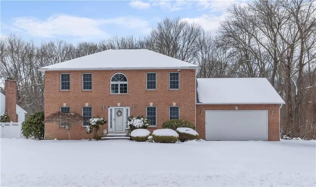 370 Larchwood Drive Warwick RI 02886