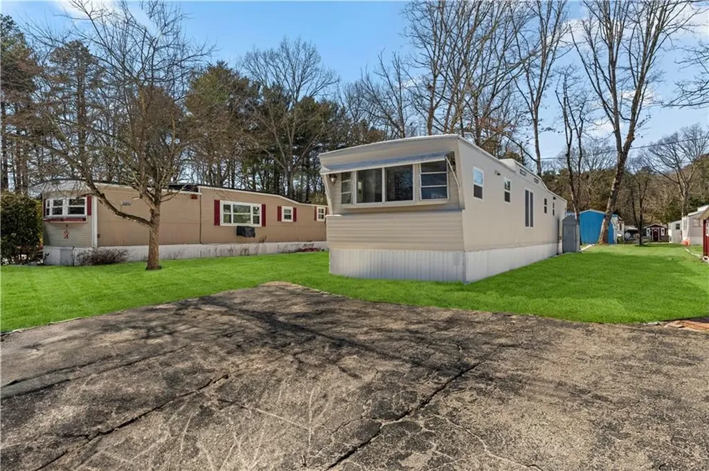 16 Lane 7 Coventry RI 02816