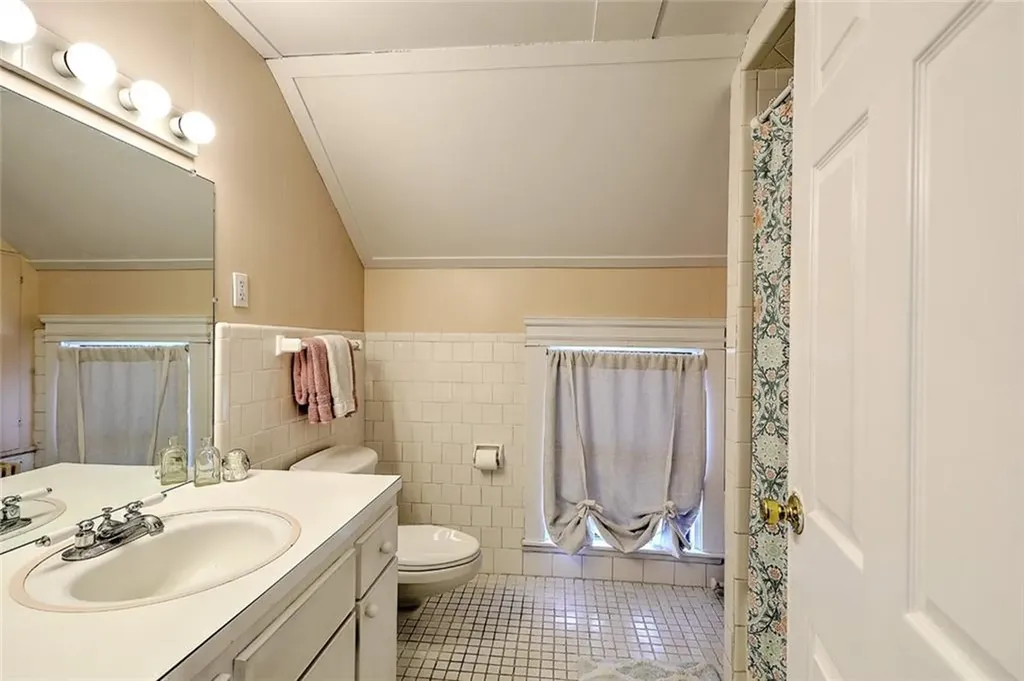 24 Magnolia Street Cranston RI 02910