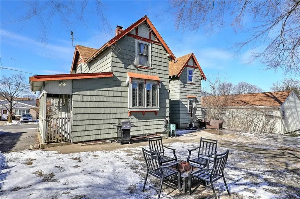 24 Magnolia Street Cranston RI 02910