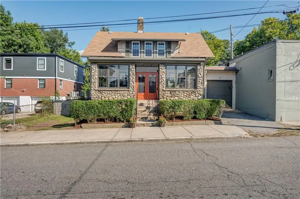 17 Wabun Avenue Providence RI 02908