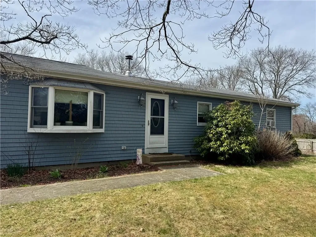 25 Dinonsie Way South Kingstown RI 02879