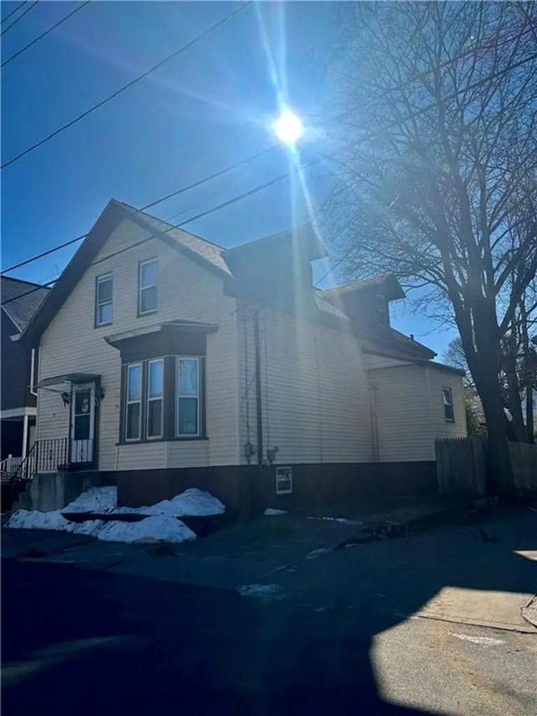 32 Carver Street Pawtucket RI 02860