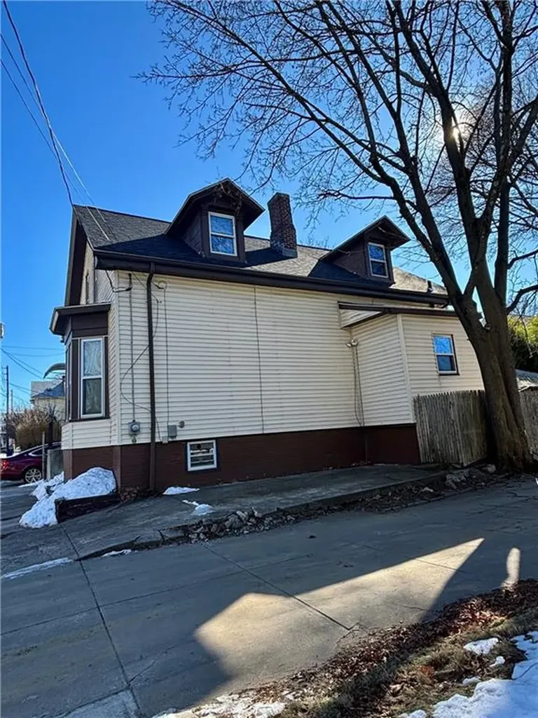 32 Carver Street Pawtucket RI 02860