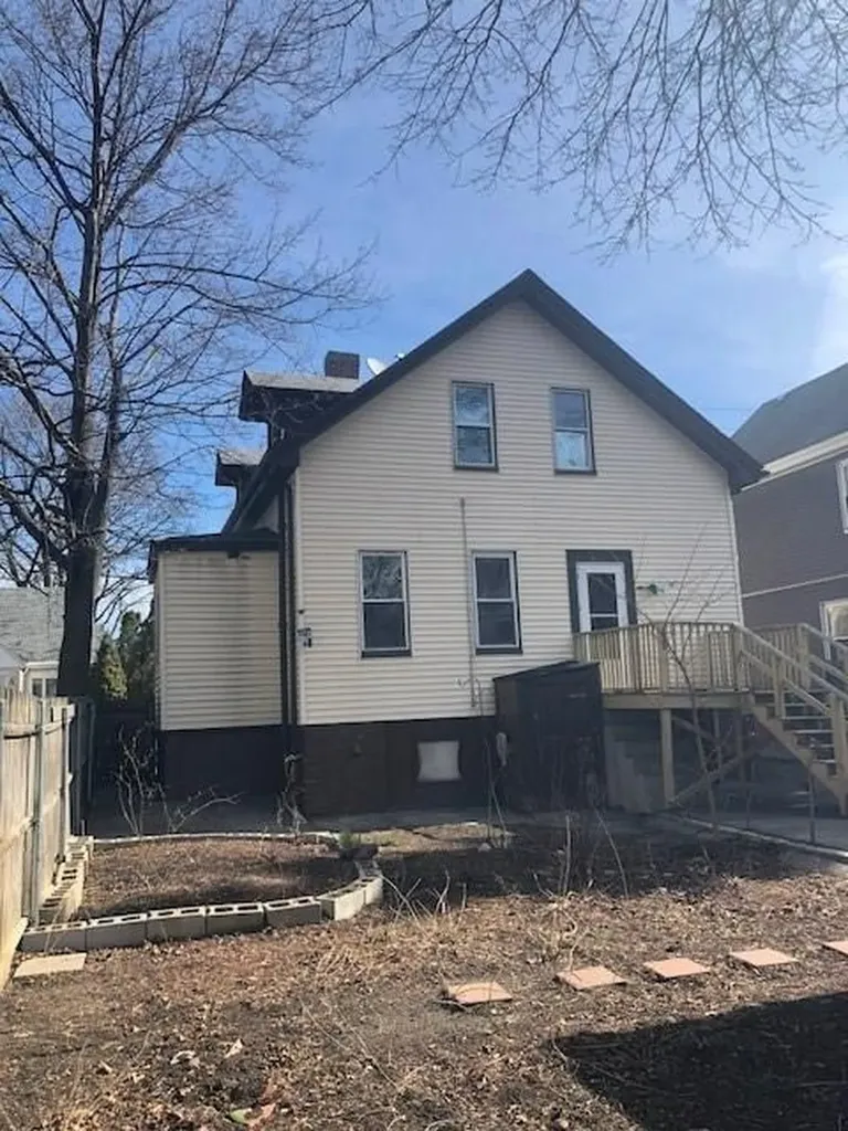32 Carver Street Pawtucket RI 02860