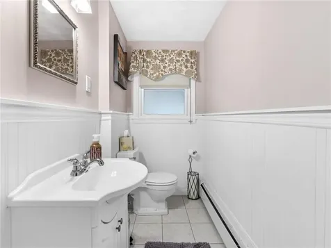 4 Country Court East Greenwich RI 02818