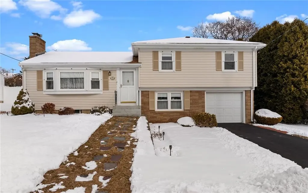 108 Howland Avenue East Providence RI 02914