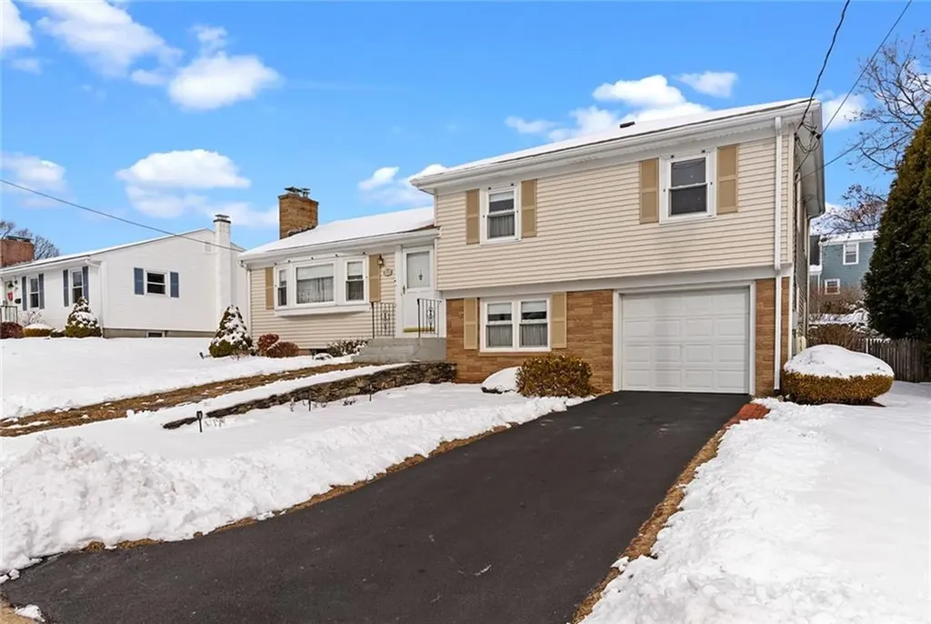 108 Howland Avenue East Providence RI 02914