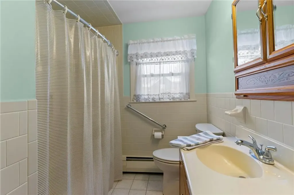 108 Howland Avenue East Providence RI 02914