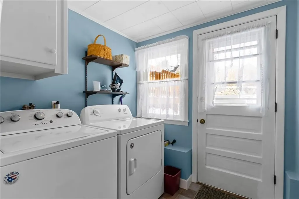 108 Howland Avenue East Providence RI 02914