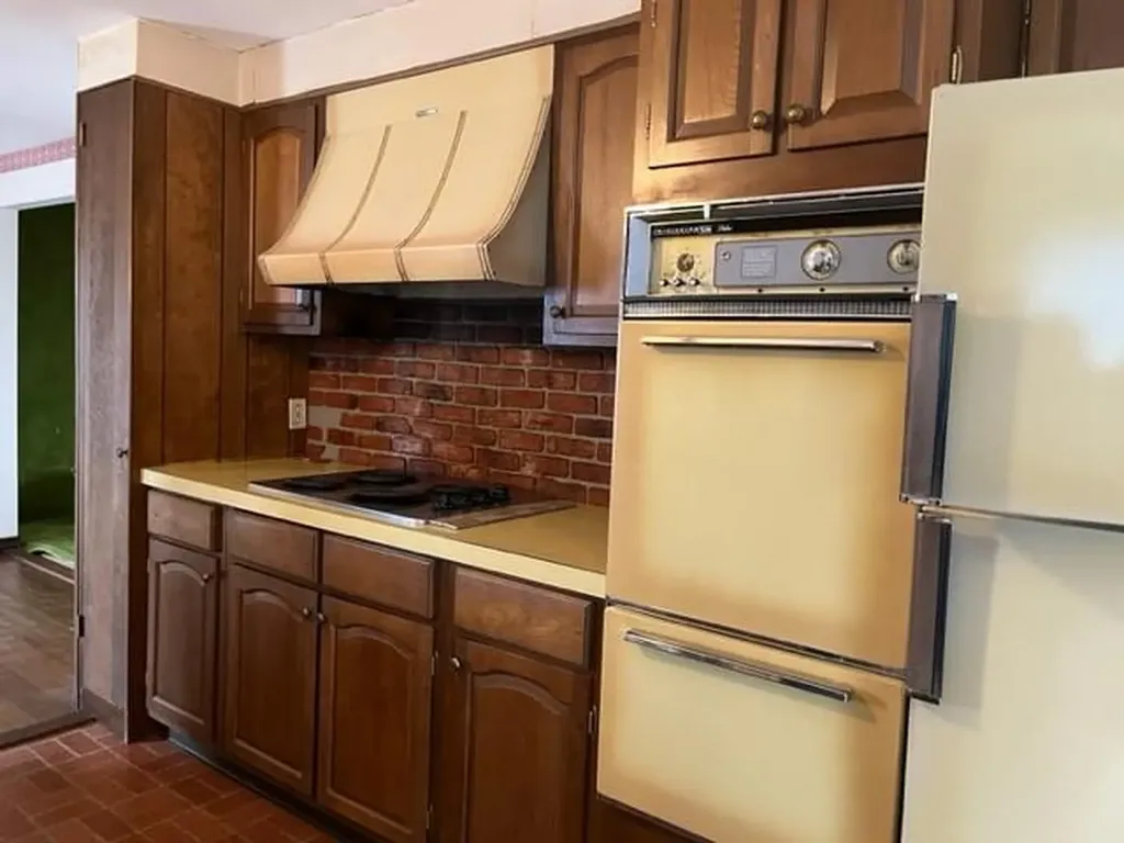 85 West View Avenue Cranston RI 02920
