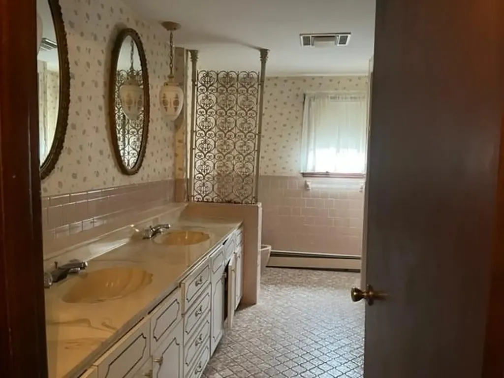 85 West View Avenue Cranston RI 02920