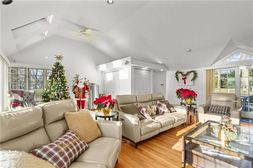 159 New Meadow Road Barrington RI 02806