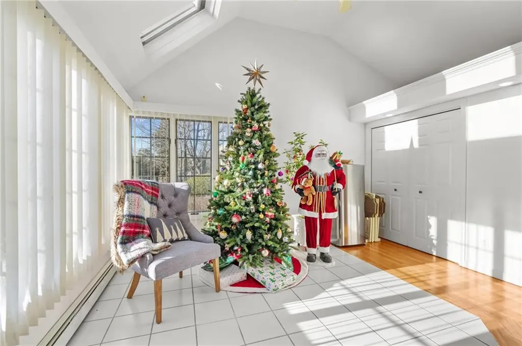 159 New Meadow Road Barrington RI 02806