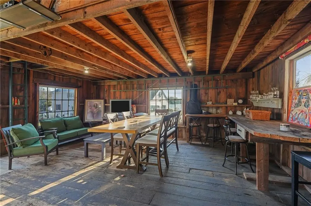 159 New Meadow Road Barrington RI 02806