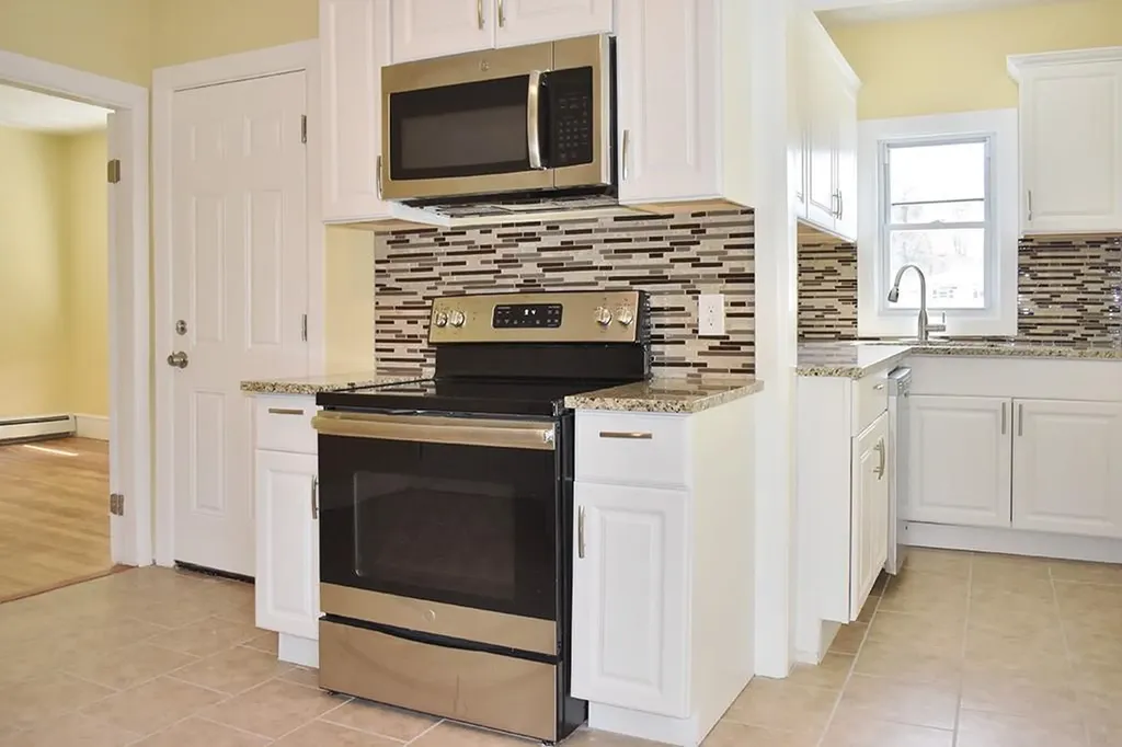 504 506 Oaklawn Avenue Cranston RI 02920