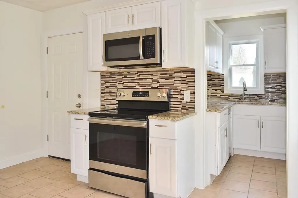 504 506 Oaklawn Avenue Cranston RI 02920