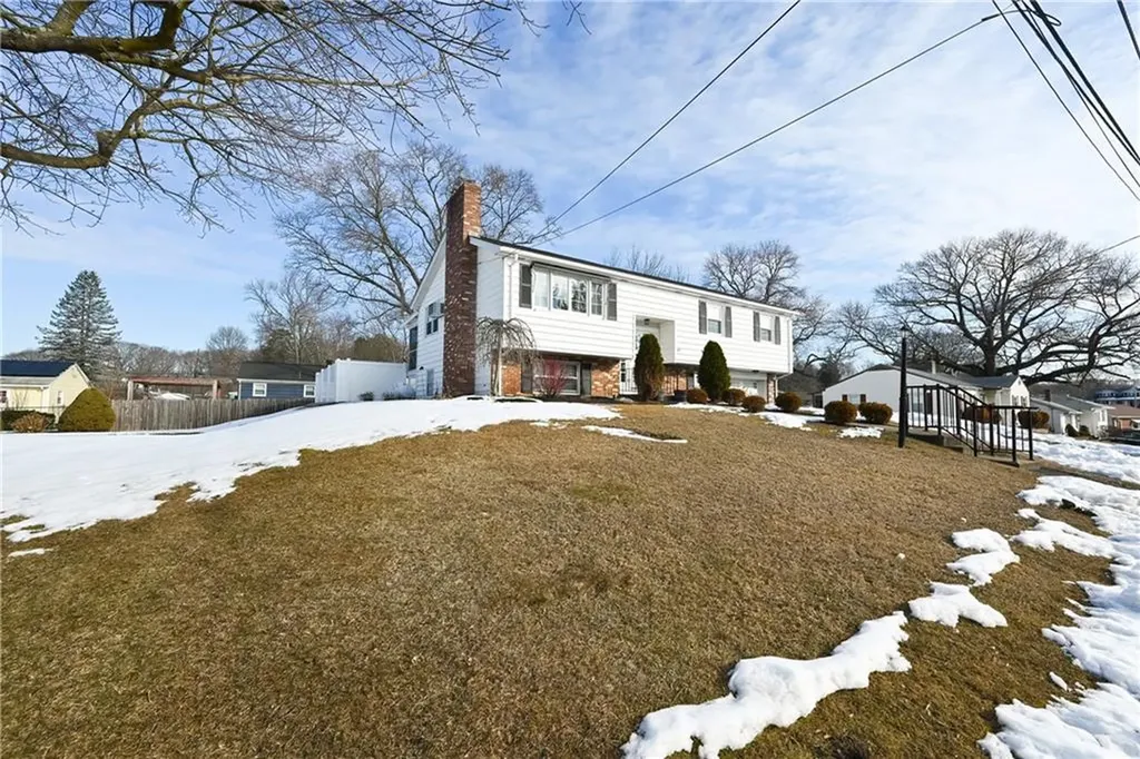 89 Ridge Street Woonsocket RI 02895