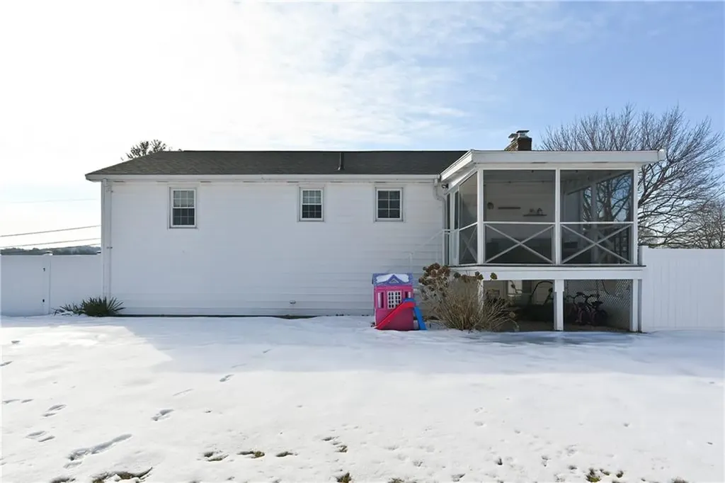 89 Ridge Street Woonsocket RI 02895