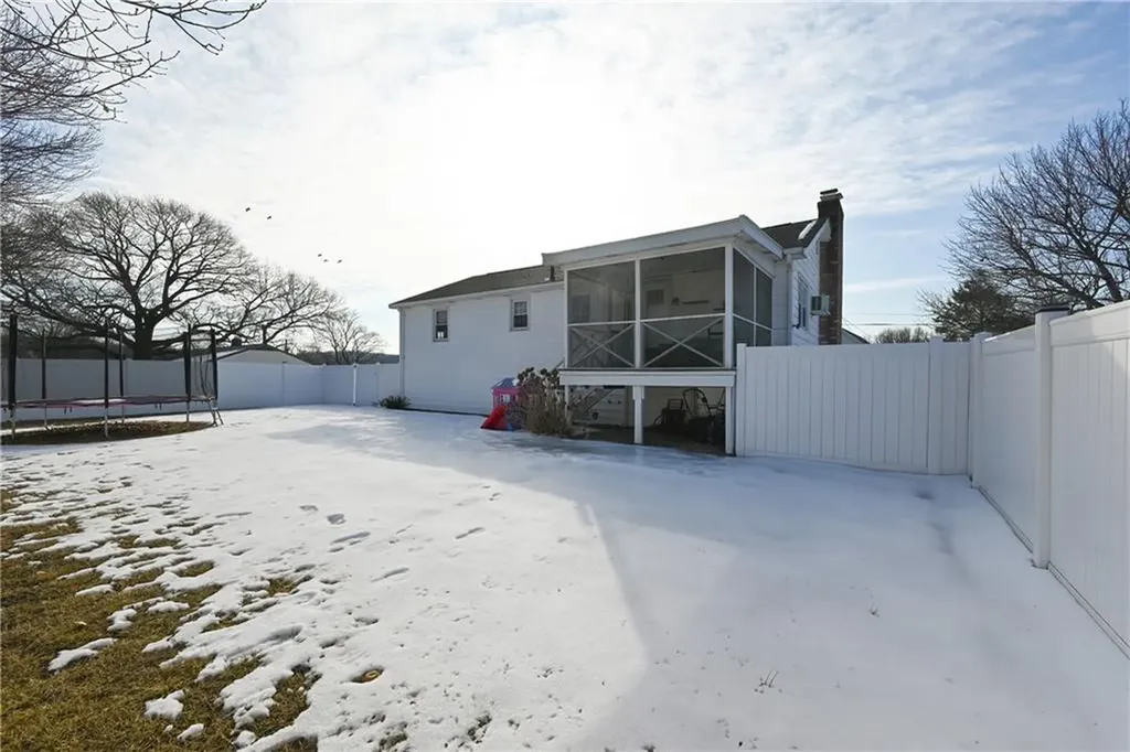 89 Ridge Street Woonsocket RI 02895