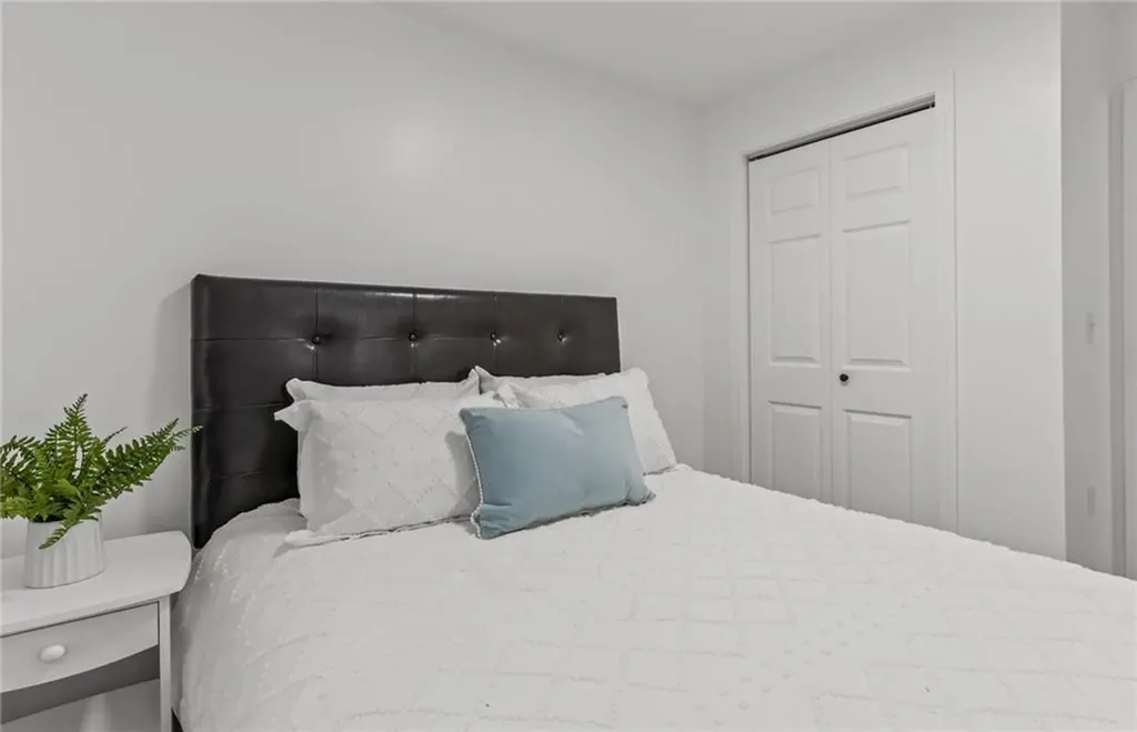 1703 Crandall Road Tiverton RI 02878