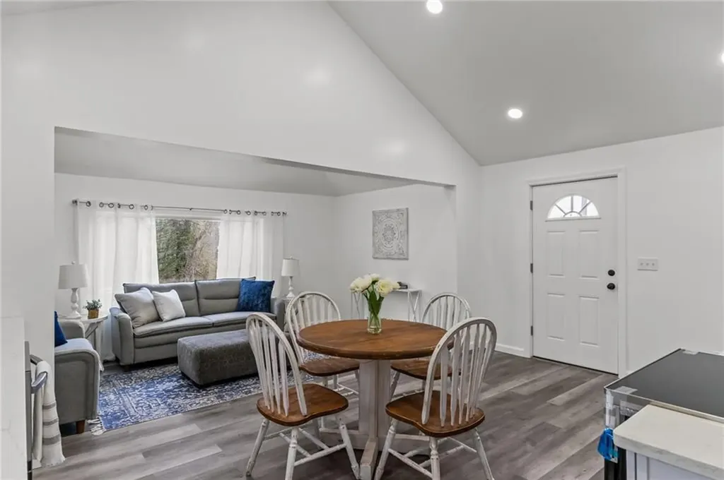 1703 Crandall Road Tiverton RI 02878