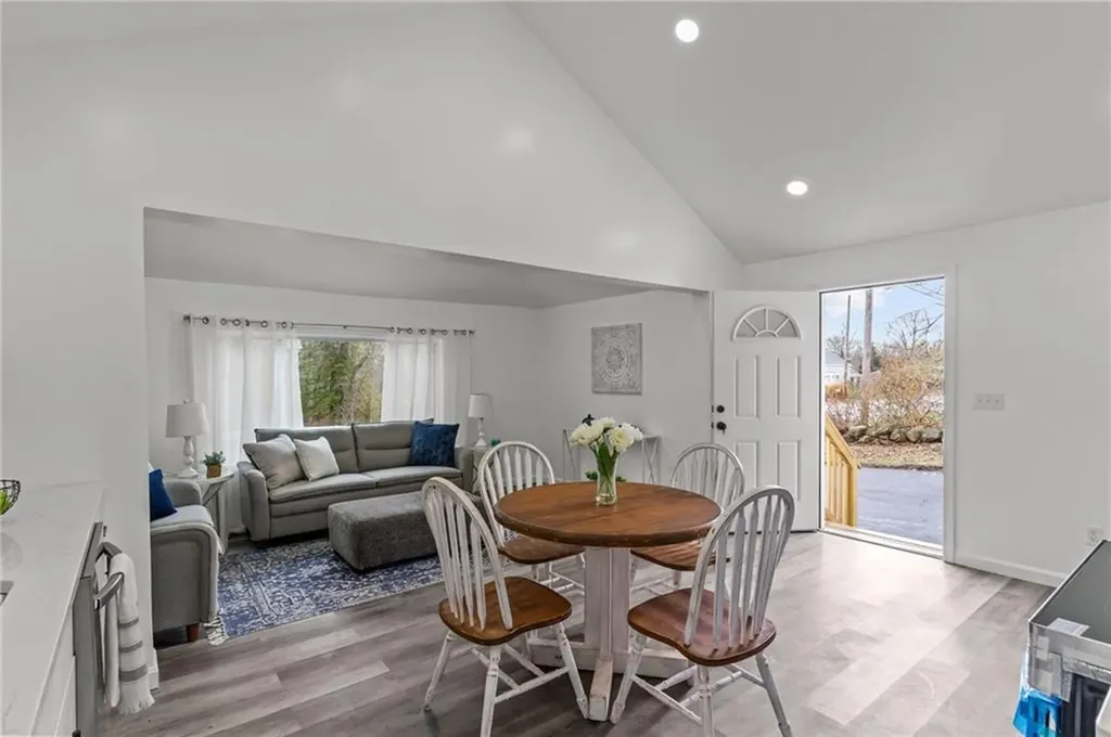 1703 Crandall Road Tiverton RI 02878